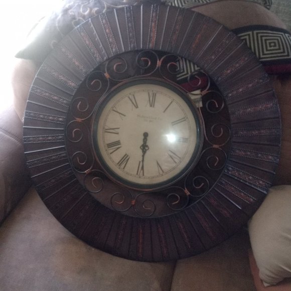 Clock - Picture 1 of 5